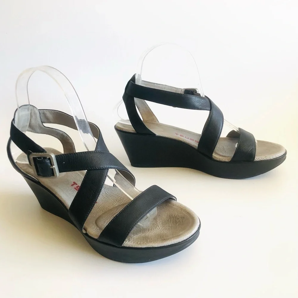 Tsubo Olivette Black Leather Wedge Sandal